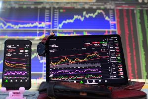 Profiting from Currency Markets: Essential Tips for Forex Investors in 2025